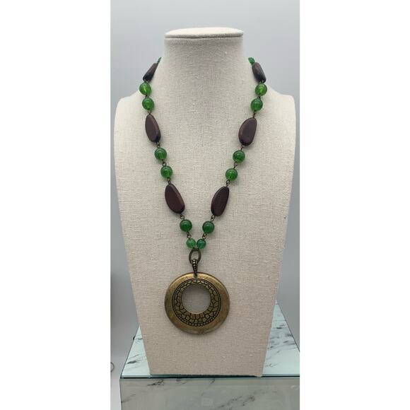 Vintage Avon SAQ Necklace Green Brown Beads Brass Medallion Pendant Boho - Picture 2 of 5